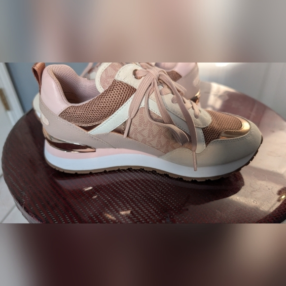 New Michael Kors Wilma Suede and Logo Trainer Size 7 Soft Pink - Picture 6 of 8